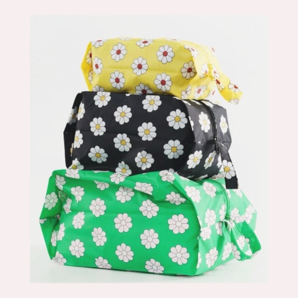 BAGGU Daisy 3D Zip pouch (black one only)